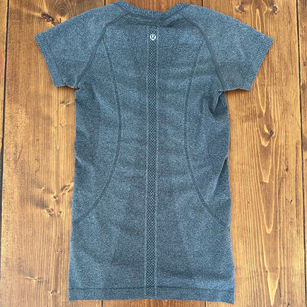 Lululemon shirt - Picture 2 of 3